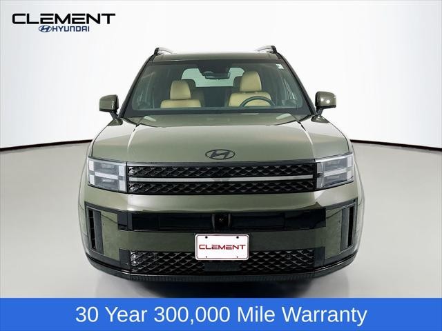 Hyundai Santa Fe Vehicle Full-screen Gallery Image 2