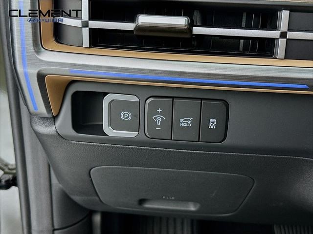 Hyundai Santa Fe Vehicle Full-screen Gallery Image 12