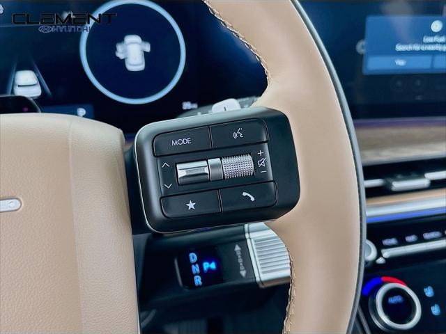 Hyundai Santa Fe Vehicle Full-screen Gallery Image 15