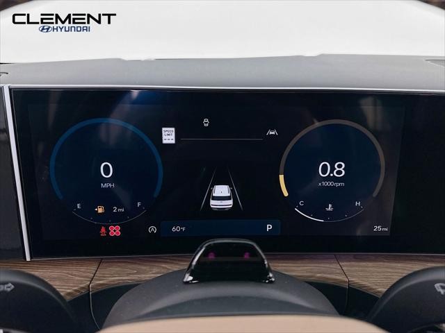 Hyundai Santa Fe Vehicle Full-screen Gallery Image 16