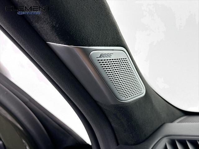 Hyundai Santa Fe Vehicle Full-screen Gallery Image 23