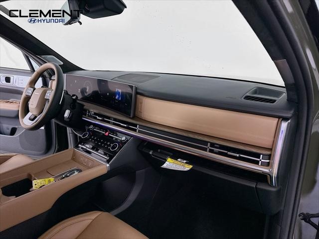 Hyundai Santa Fe Vehicle Full-screen Gallery Image 31