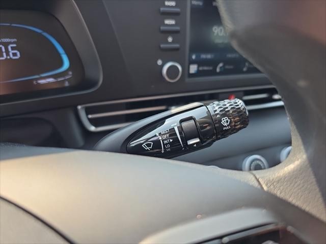 Hyundai Elantra Vehicle Full-screen Gallery Image 13