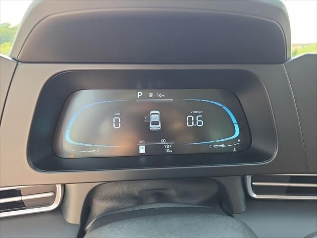 Hyundai Elantra Vehicle Full-screen Gallery Image 14