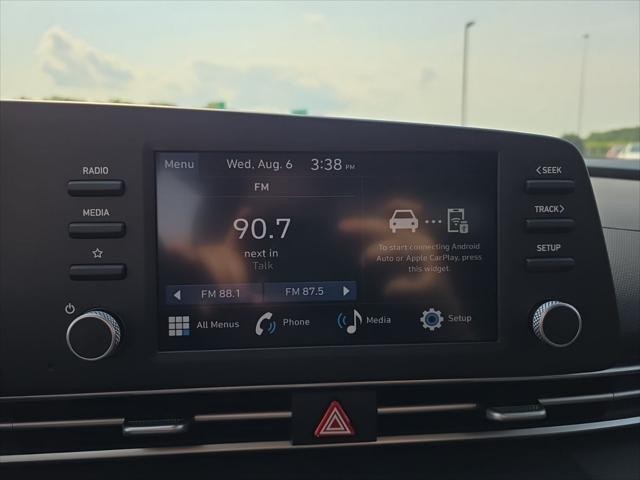 Hyundai Elantra Vehicle Full-screen Gallery Image 15