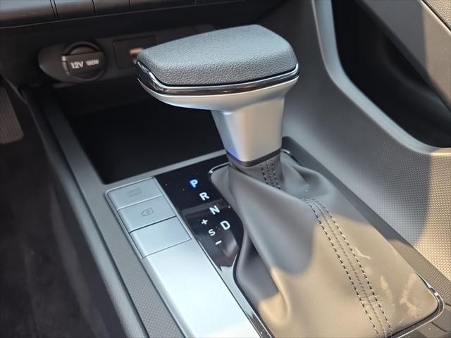 Hyundai Elantra Vehicle Full-screen Gallery Image 17