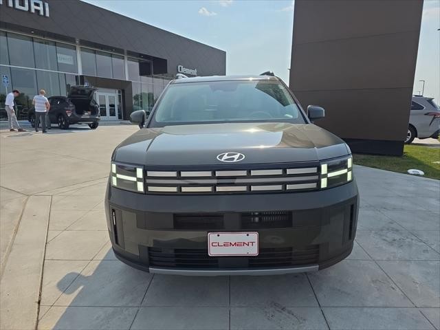 Hyundai Santa Fe Hybrid Vehicle Full-screen Gallery Image 2