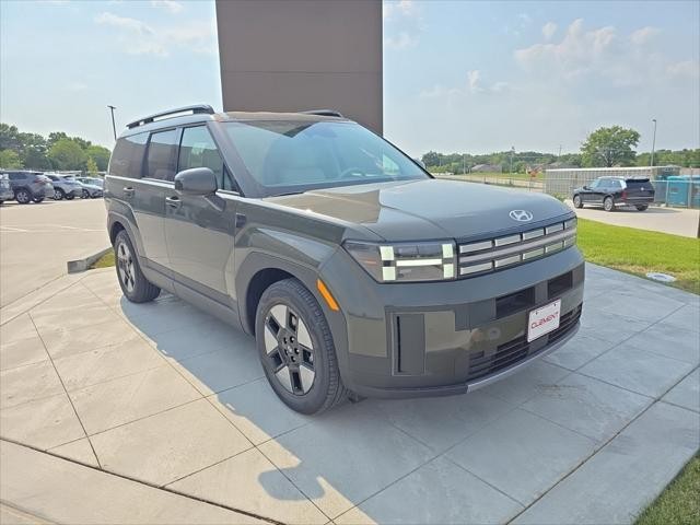 Hyundai Santa Fe Hybrid Vehicle Full-screen Gallery Image 3