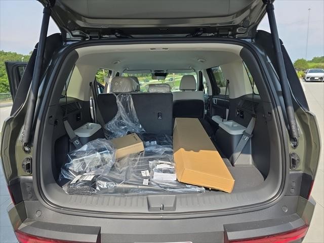 Hyundai Santa Fe Hybrid Vehicle Full-screen Gallery Image 9