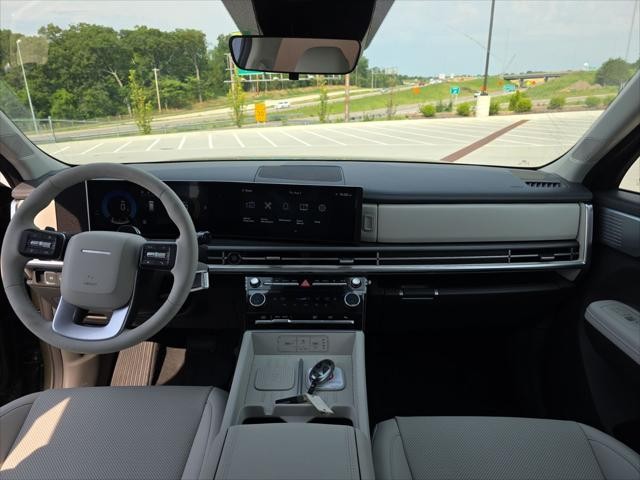 Hyundai Santa Fe Hybrid Vehicle Full-screen Gallery Image 10