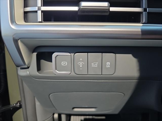 Hyundai Santa Fe Hybrid Vehicle Full-screen Gallery Image 11