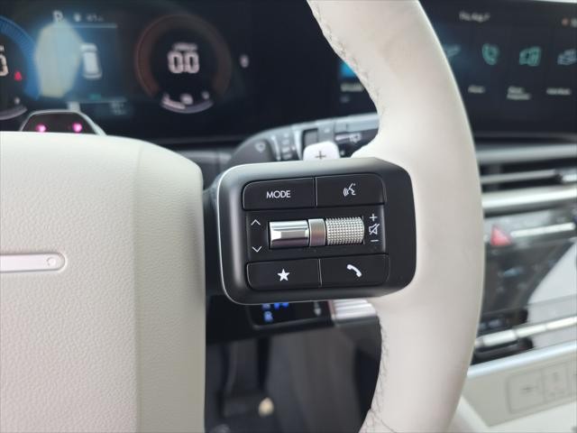 Hyundai Santa Fe Hybrid Vehicle Full-screen Gallery Image 13