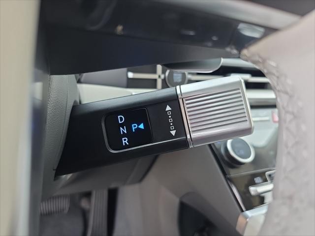 Hyundai Santa Fe Hybrid Vehicle Full-screen Gallery Image 14