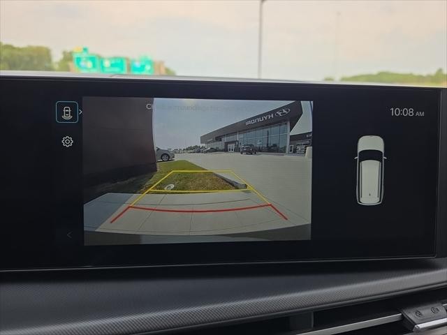 Hyundai Santa Fe Hybrid Vehicle Full-screen Gallery Image 18