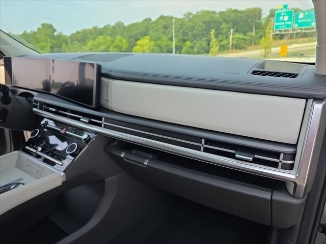 Hyundai Santa Fe Hybrid Vehicle Full-screen Gallery Image 29