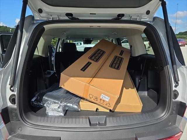 Hyundai Santa Fe Hybrid Vehicle Full-screen Gallery Image 9