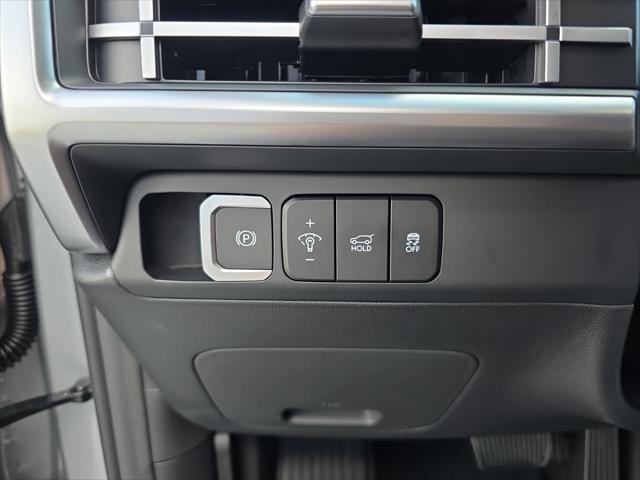 Hyundai Santa Fe Hybrid Vehicle Full-screen Gallery Image 11