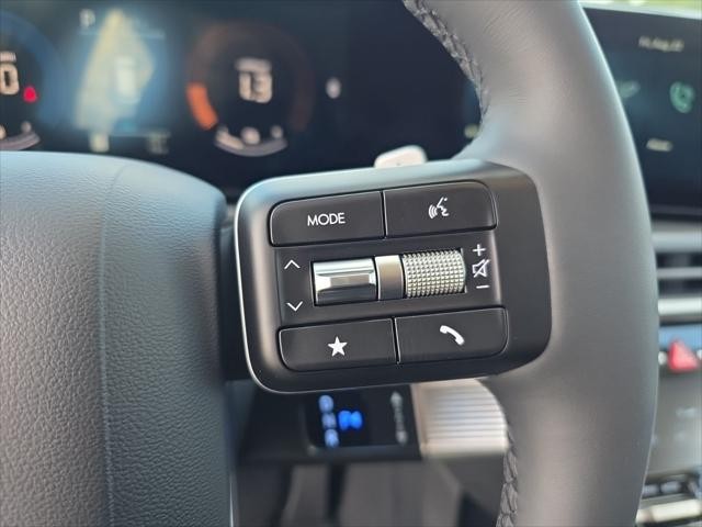 Hyundai Santa Fe Hybrid Vehicle Full-screen Gallery Image 14