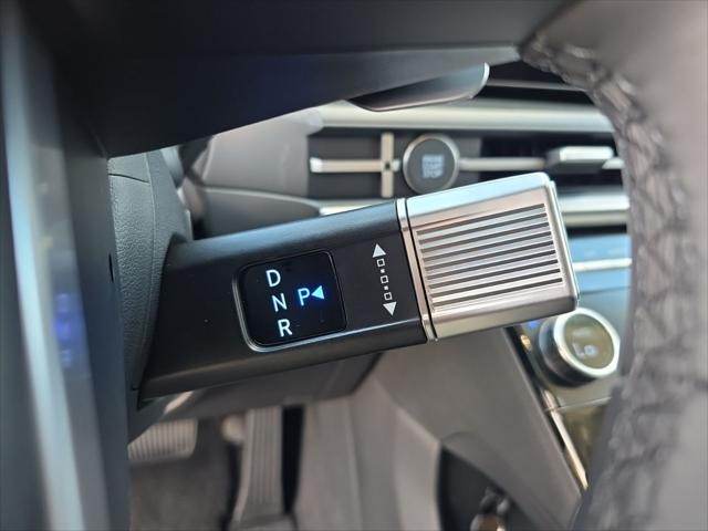 Hyundai Santa Fe Hybrid Vehicle Full-screen Gallery Image 15