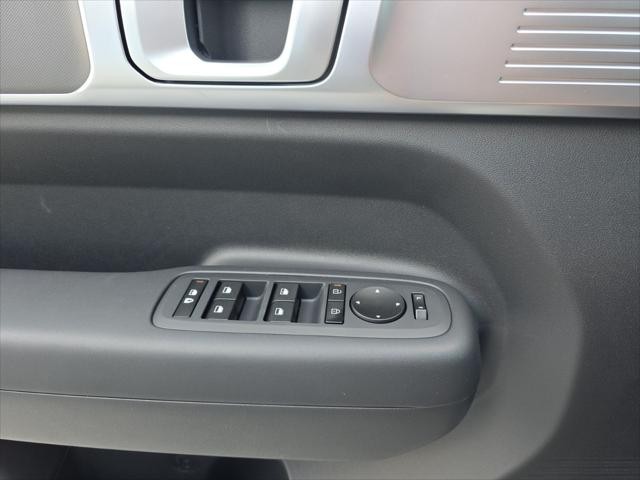 Hyundai Santa Fe Hybrid Vehicle Full-screen Gallery Image 22