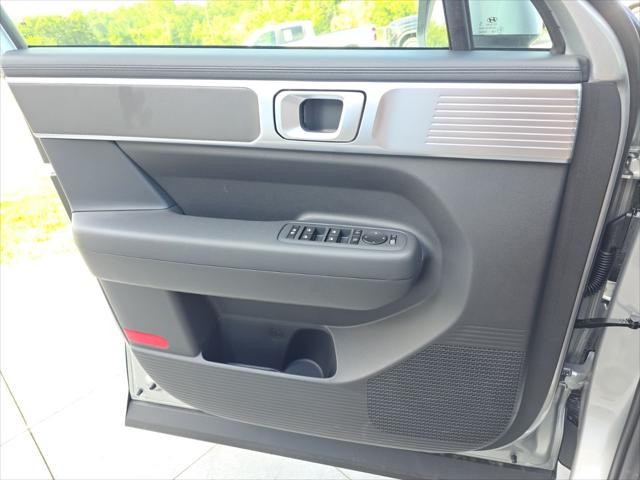 Hyundai Santa Fe Hybrid Vehicle Full-screen Gallery Image 23