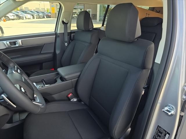 Hyundai Santa Fe Hybrid Vehicle Full-screen Gallery Image 25