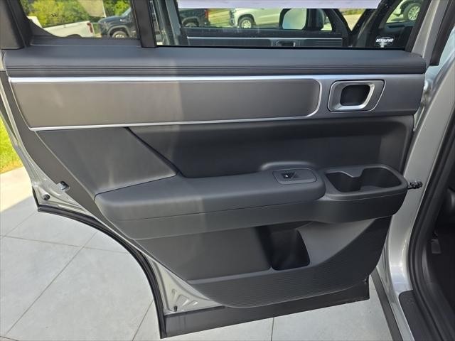 Hyundai Santa Fe Hybrid Vehicle Full-screen Gallery Image 26