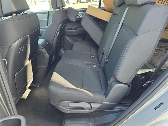 Hyundai Santa Fe Hybrid Vehicle Full-screen Gallery Image 27