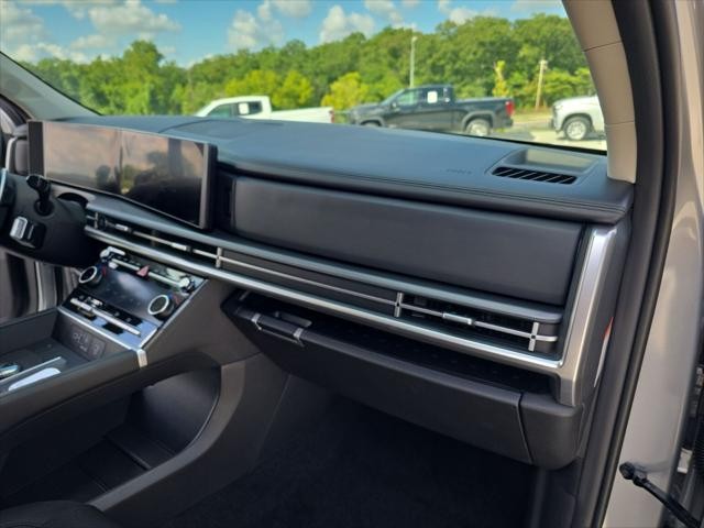 Hyundai Santa Fe Hybrid Vehicle Full-screen Gallery Image 30