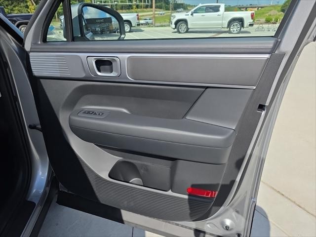 Hyundai Santa Fe Hybrid Vehicle Full-screen Gallery Image 31