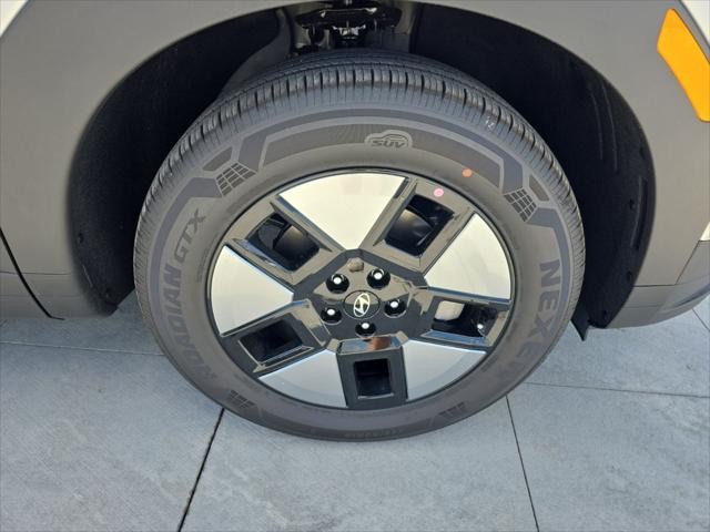 Hyundai Santa Fe Hybrid Vehicle Full-screen Gallery Image 32