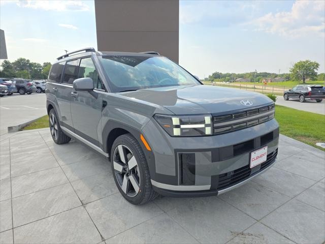 Hyundai Santa Fe Hybrid Vehicle Full-screen Gallery Image 3