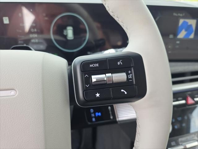 Hyundai Santa Fe Hybrid Vehicle Full-screen Gallery Image 13