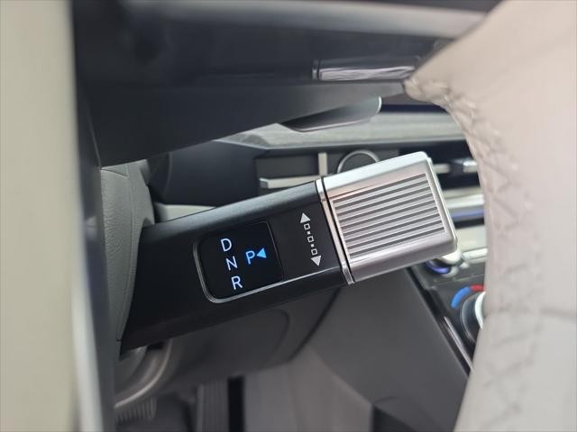 Hyundai Santa Fe Hybrid Vehicle Full-screen Gallery Image 14