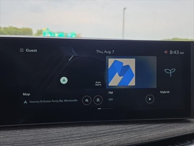 Hyundai Santa Fe Hybrid Vehicle Full-screen Gallery Image 16