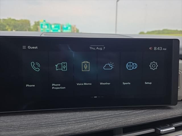 Hyundai Santa Fe Hybrid Vehicle Full-screen Gallery Image 17