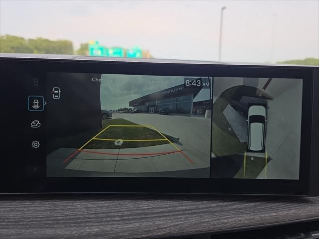 Hyundai Santa Fe Hybrid Vehicle Full-screen Gallery Image 18