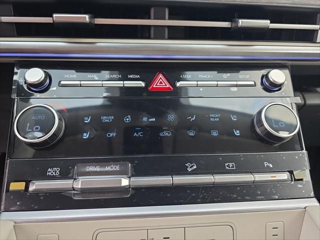 Hyundai Santa Fe Hybrid Vehicle Full-screen Gallery Image 19