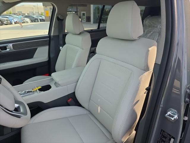 Hyundai Santa Fe Hybrid Vehicle Full-screen Gallery Image 25