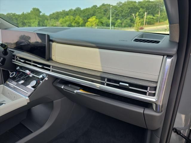 Hyundai Santa Fe Hybrid Vehicle Full-screen Gallery Image 30