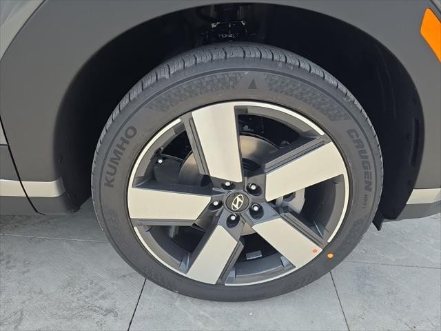 Hyundai Santa Fe Hybrid Vehicle Full-screen Gallery Image 32