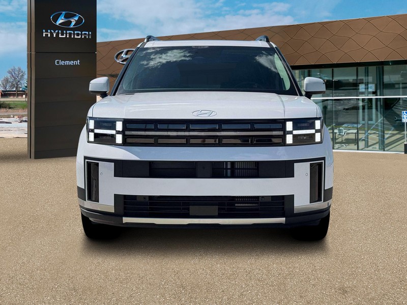 Hyundai Santa Fe Vehicle Full-screen Gallery Image 12