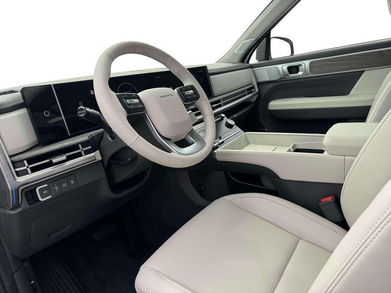 Hyundai Santa Fe Vehicle Full-screen Gallery Image 16