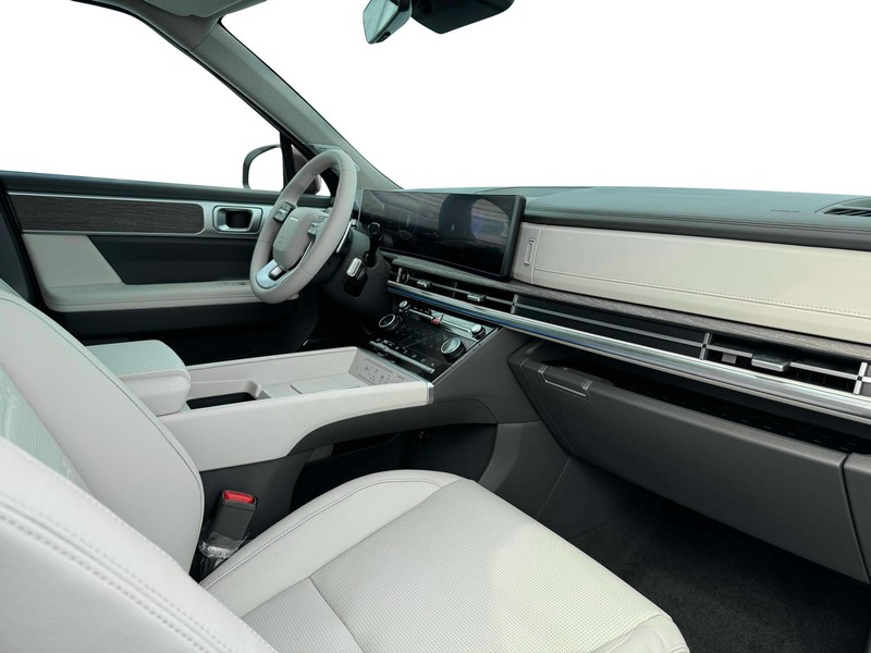 Hyundai Santa Fe Vehicle Full-screen Gallery Image 17