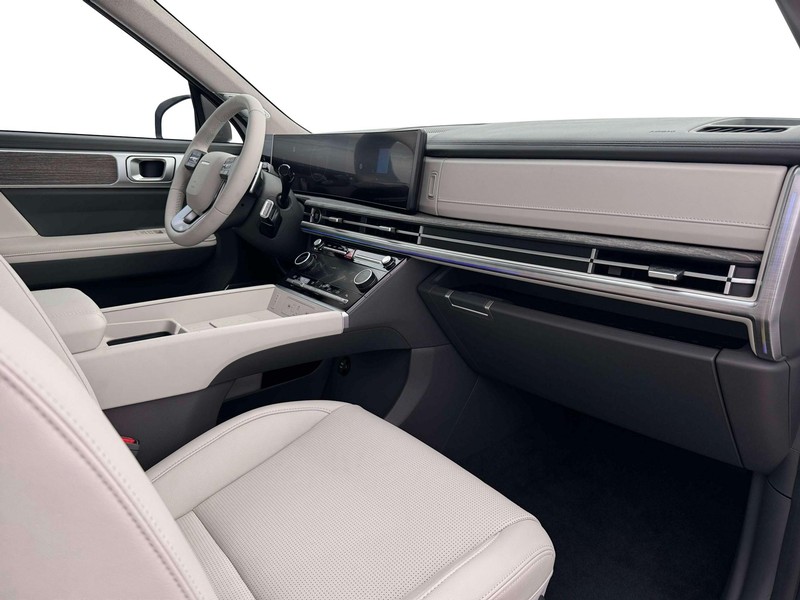 Hyundai Santa Fe Vehicle Full-screen Gallery Image 18
