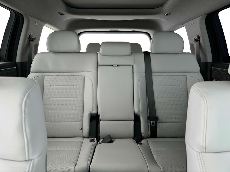 Hyundai Santa Fe Vehicle Full-screen Gallery Image 19