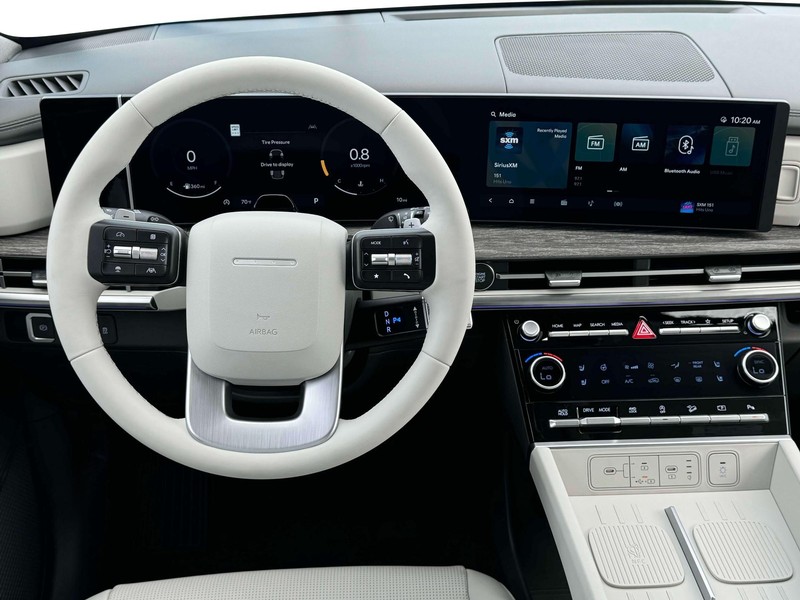 Hyundai Santa Fe Vehicle Full-screen Gallery Image 21