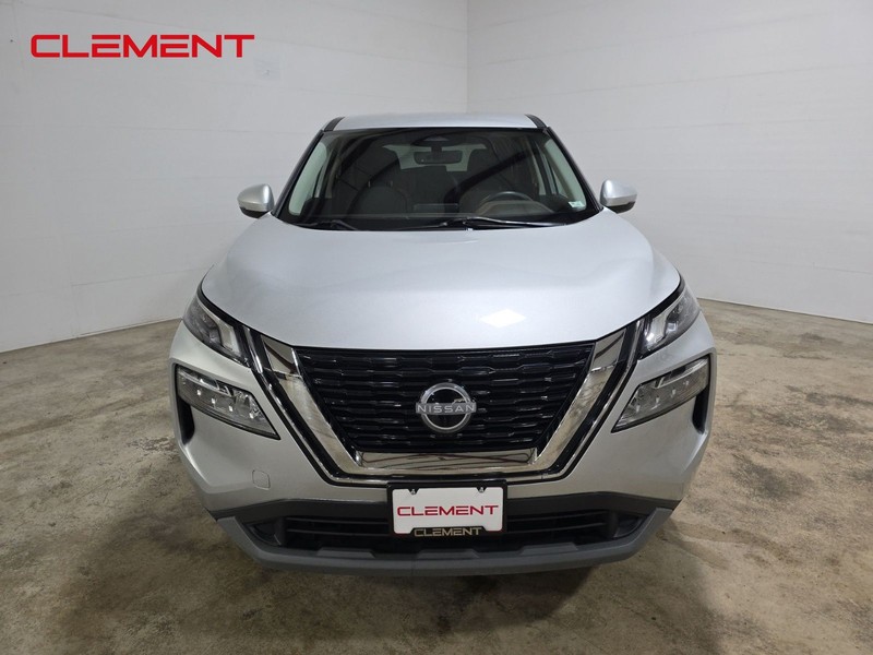Nissan Rogue Vehicle Image 02
