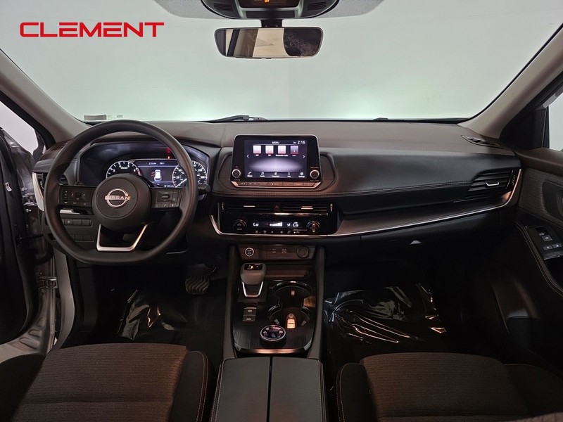 Nissan Rogue Vehicle Image 11