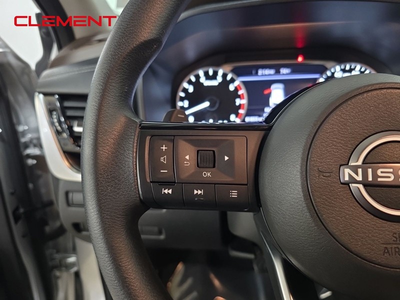 Nissan Rogue Vehicle Image 14